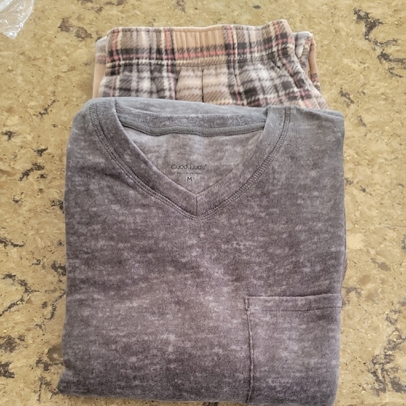 Cuddl Duds Other - Gray V-Neck Shirt with Pocket